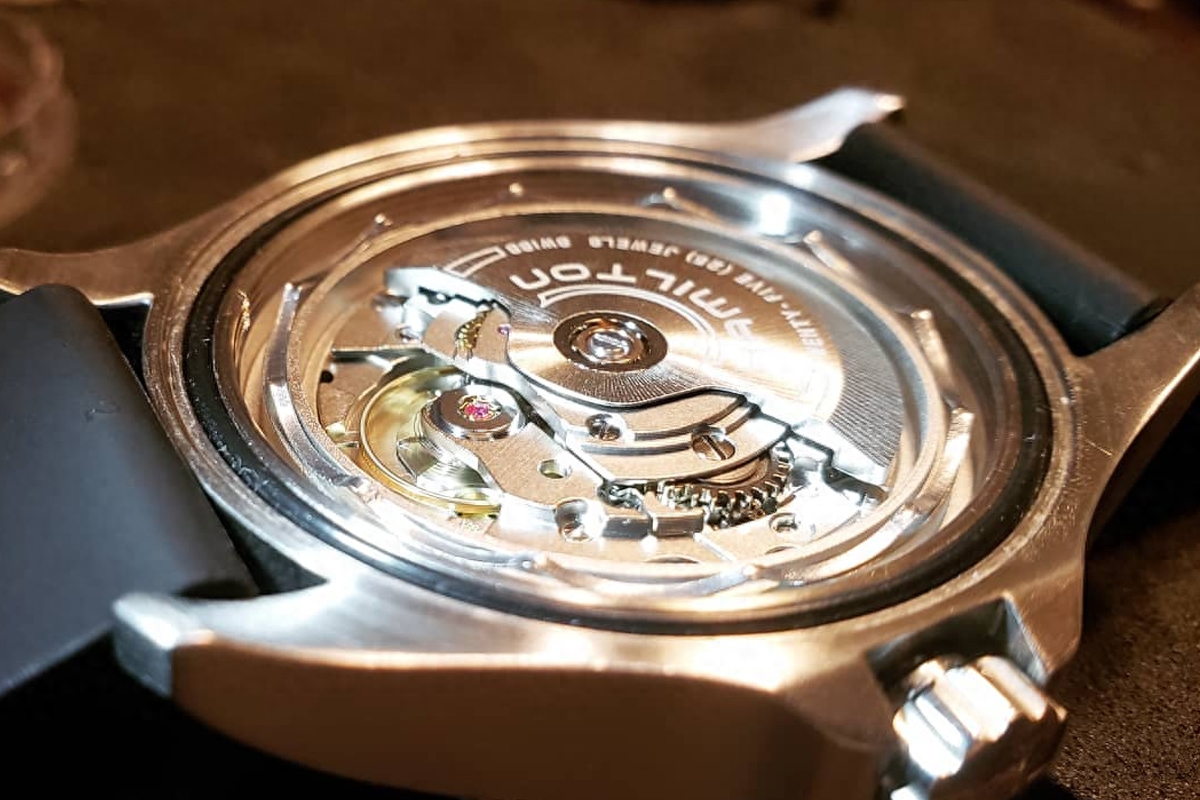 怎样辨别手表的真伪和质量？（真假腕表的四大鉴定方法，从此告别“表壳厂陷阱”）(图13)