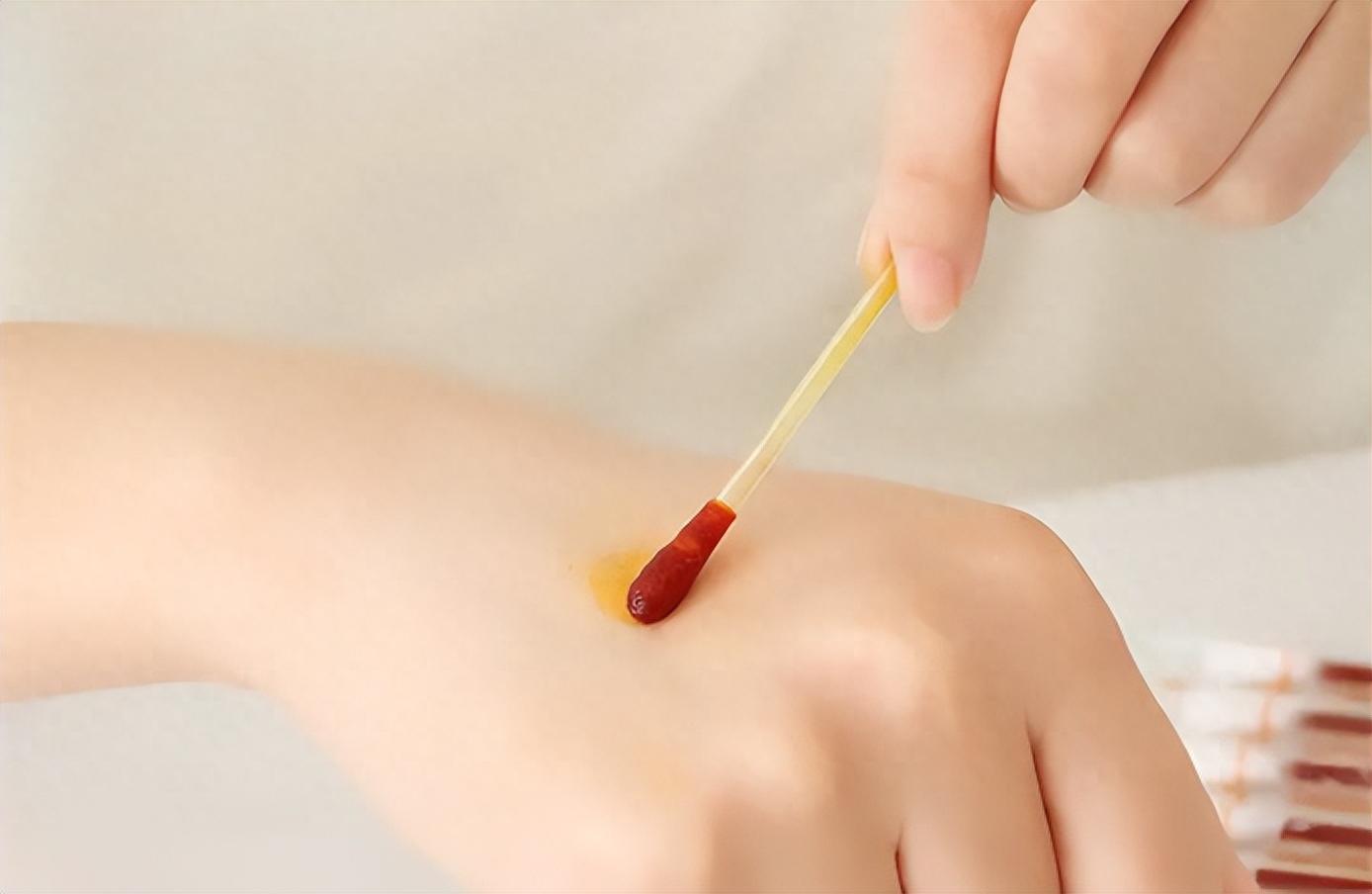 家里出现隐翅虫怎么消灭（宝鸡一男子拍死隐翅虫，致身上多处溃烂肿痛，遇到隐翅虫怎么办）(图10)