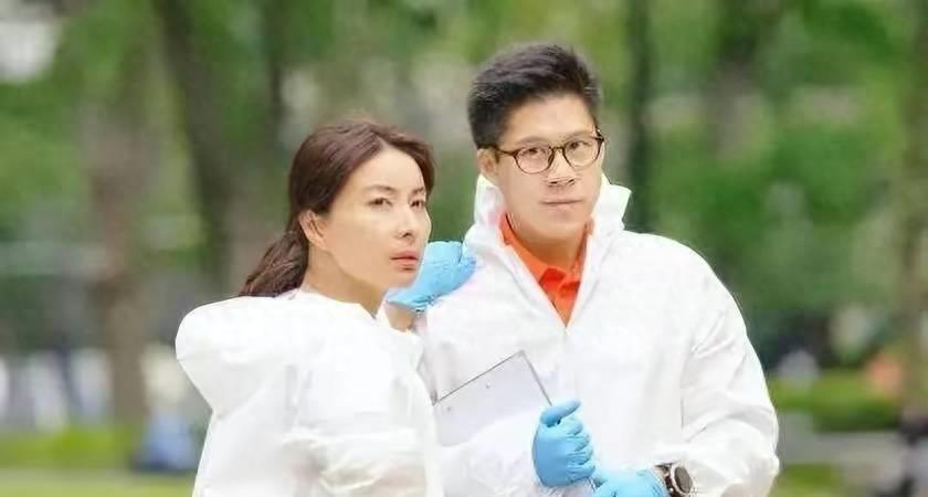 郭晶晶生了几个宝宝（霍家庆祝11周年！郭晶晶喜获三胎，老爷子大方奖励13亿）(图1)