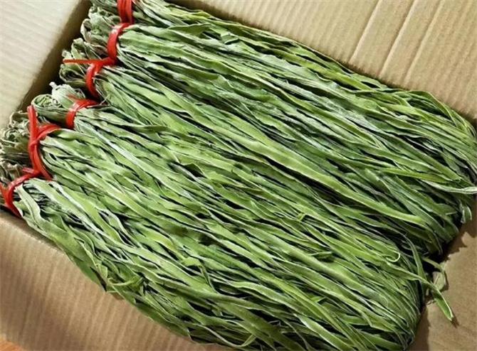 贡菜是什么菜（贡菜是不是莴笋晒干的？贡菜是什么菜？贡菜和莴笋的区别是什么）(图1)