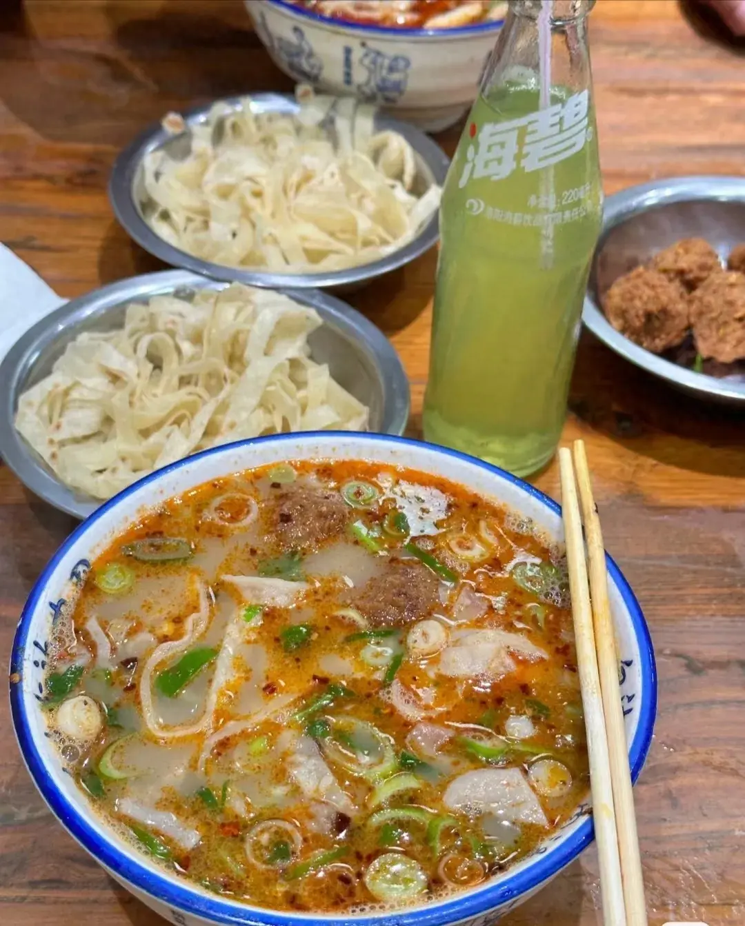 洛阳美食攻略推荐（洛阳旅游攻略：揭秘当地人的私藏美食）(图1)