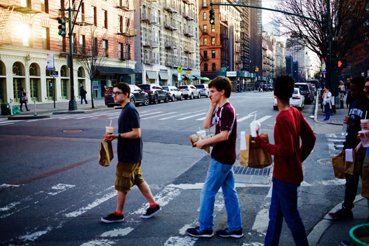 美国绿卡怎么才能拿到（美国NIW移民：普通人如何成功移民美国，拿美国绿卡）(图1)