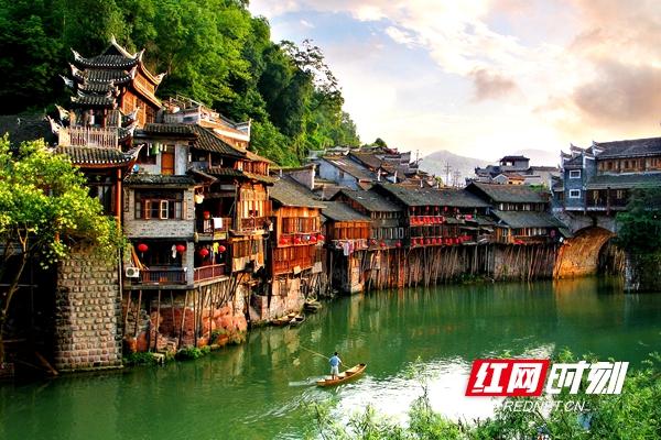 凤凰古城在哪里（锦绣潇湘·十大文旅地标丨湘西凤凰古城）(图4)