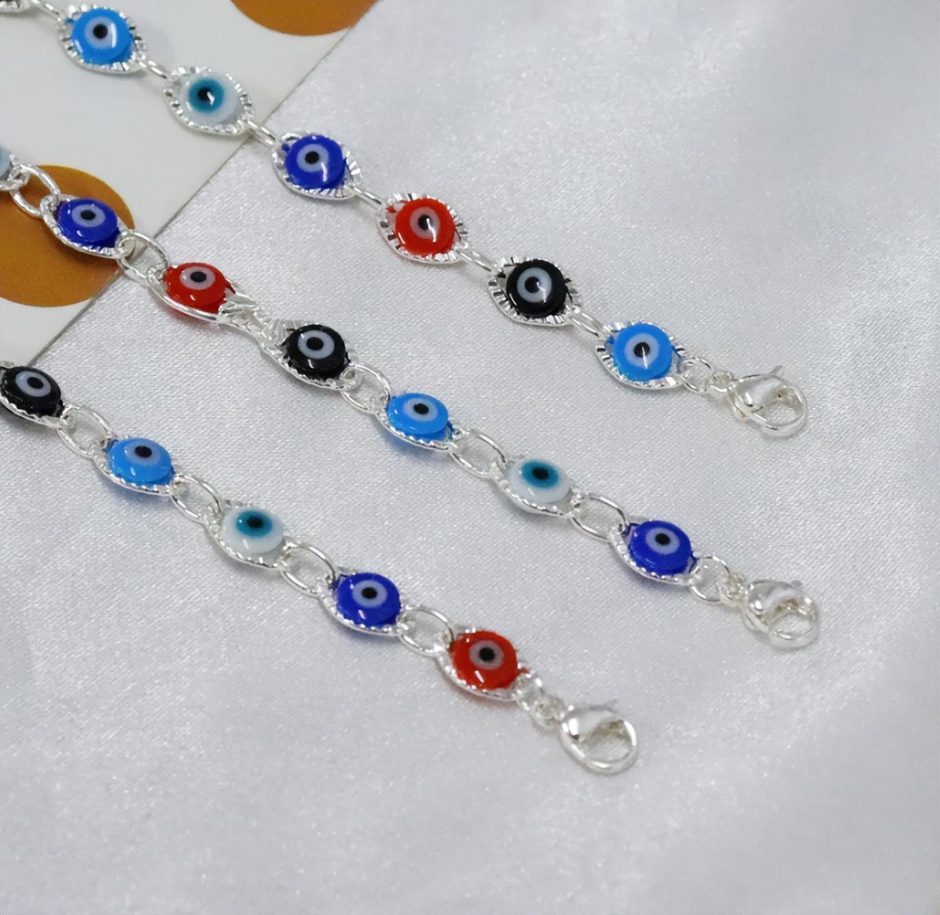 紫色眼睛是怎么形成的（人类最稀有的眼睛颜色，1千万人中才有1个，你都见过几种）(图2)