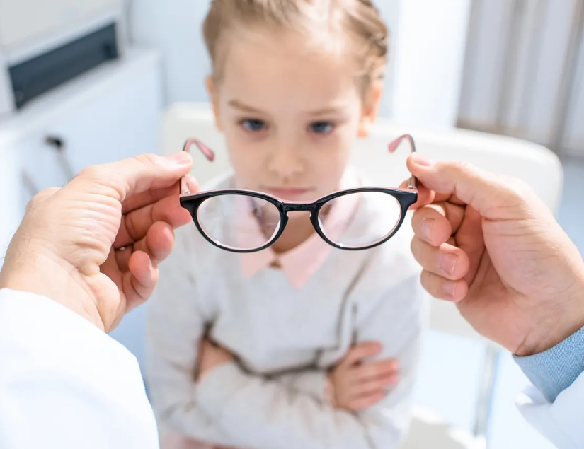 紫色眼睛是怎么形成的（人类最稀有的眼睛颜色，1千万人中才有1个，你都见过几种）(图7)