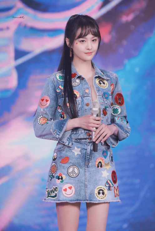 郑爽为什么被封杀（红极一时到全网封杀，郑爽是怎么从清纯少女走向深渊的）(图5)