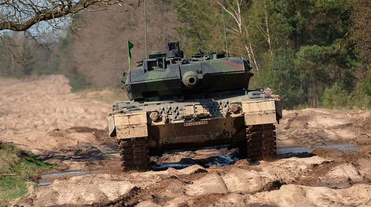 99a打得过豹2吗（当中国的99A遇上德国的豹2，到底孰强孰弱？谁会更胜一筹呢）(图9)