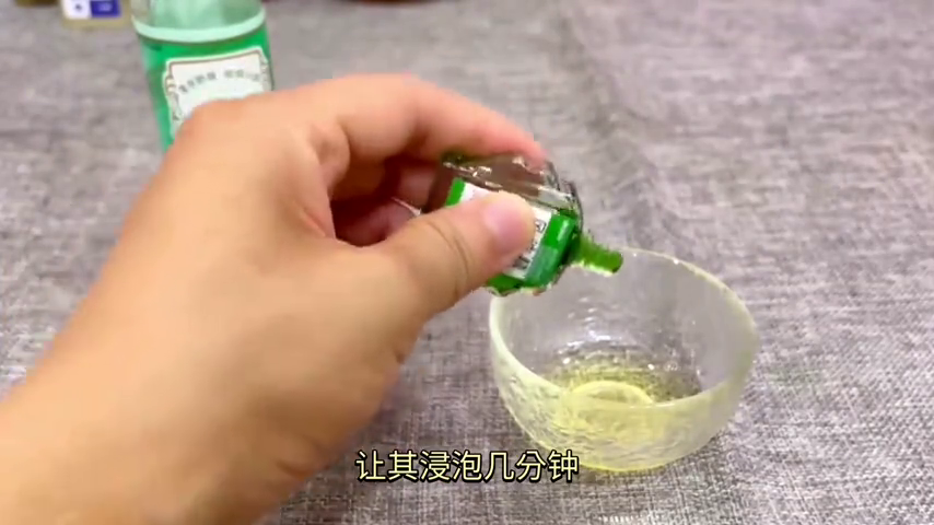 502胶水粘在手上怎么去除掉（502胶水沾到手上怎么办）(图2)