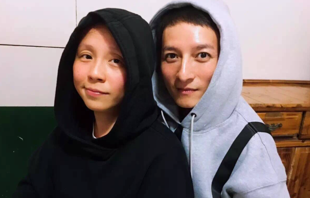 李维嘉怎么突然消失了（47岁李维嘉单身原因，吴昕说漏嘴了！消失两年暴瘦，遭骗财骗色）(图8)