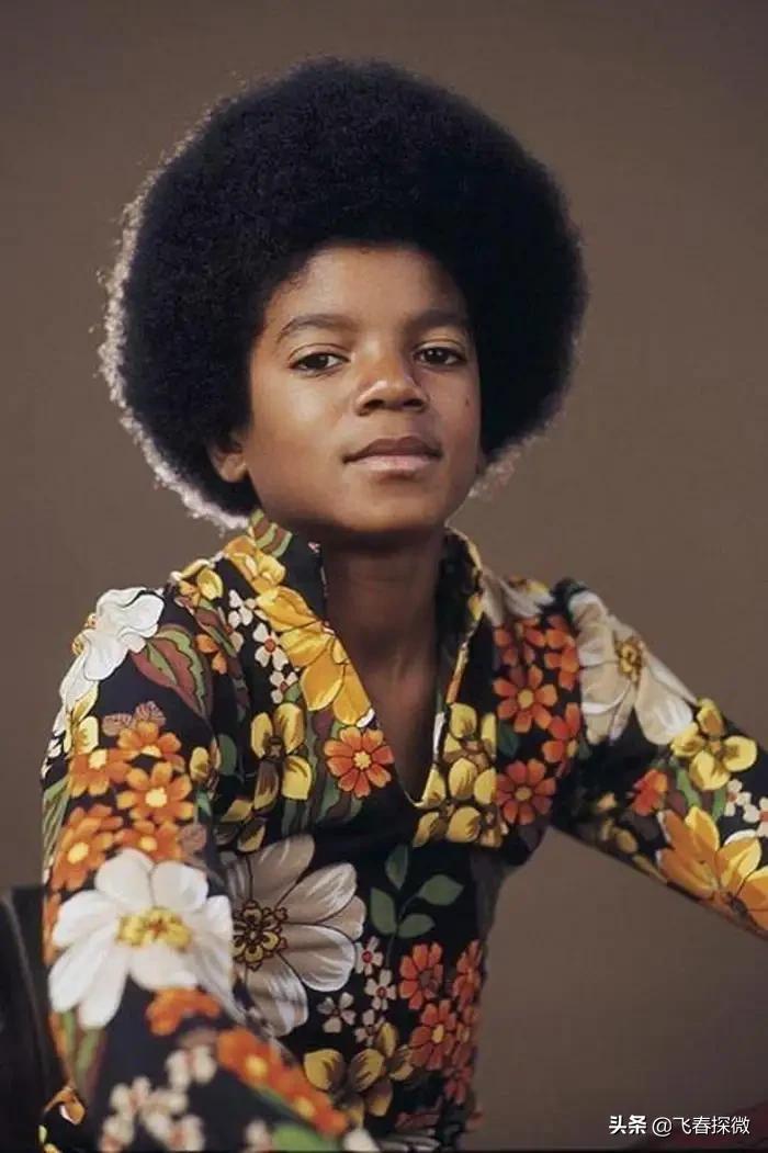 太空步是谁发明出来的 （杰克逊为何能成为不朽？仅仅是因为发明了太空步和45°站立吗）(图2)