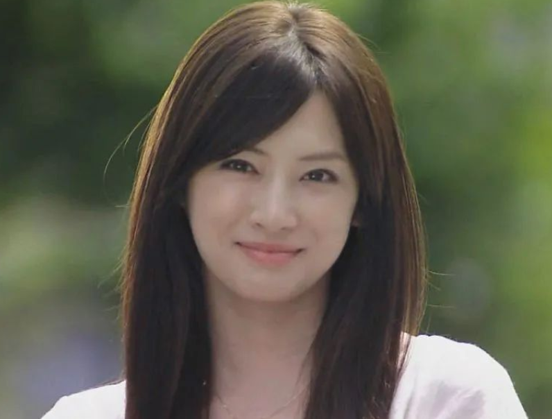 日本最美女星颜值排行（2023年日本10大最美女星出炉:石原里美仅第7，新垣结衣掉到第2名）(图97)