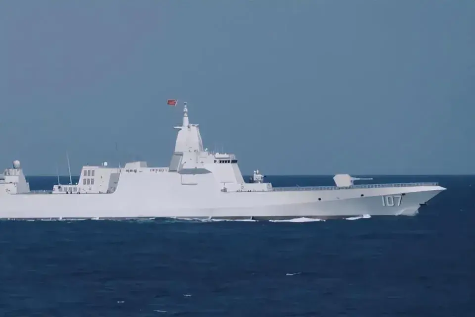 中国海军舰艇大全（2023年中国海军新服役和下水主战舰艇大盘点，列强竟是我自己！）(图2)