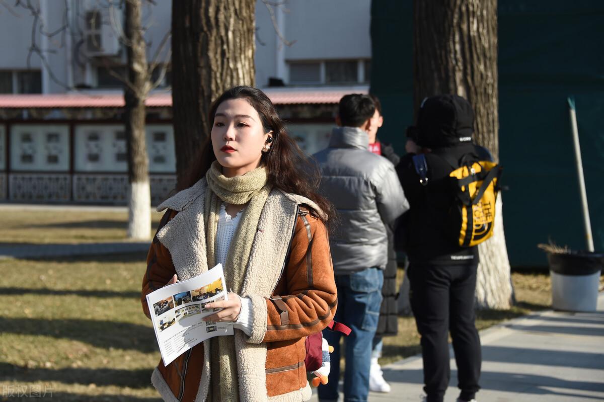 播音主持300多分能上啥学校（播音与主持类专业统考可报考哪些大学，录取最低需要多少分）(图3)