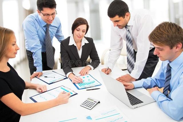 目前热门专业十大最吃香专业（就业前景光明！十大热门专业助你飞黄腾达！）(图3)