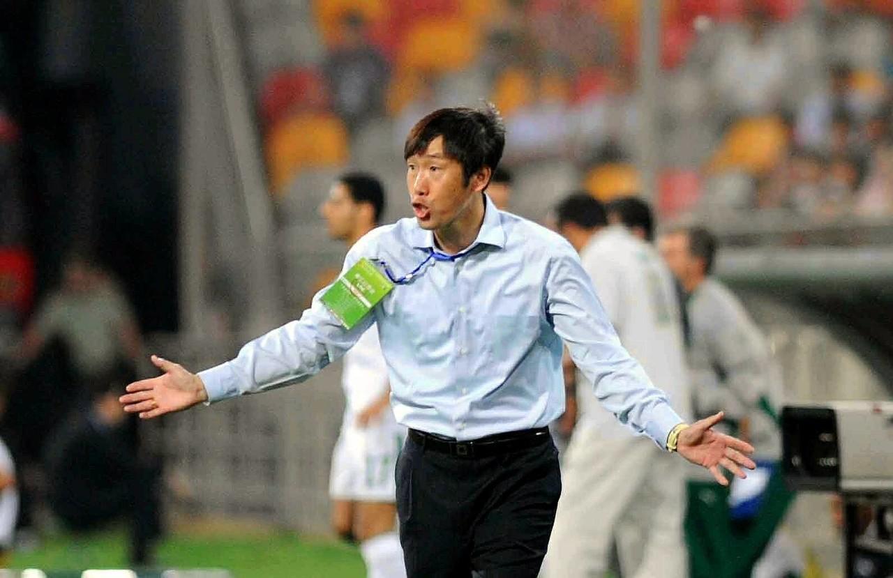 足协将召集专家决策换帅（国足换帅有变!足协敲定方向，极端情况：61岁名帅上任，球迷叫好）(图8)