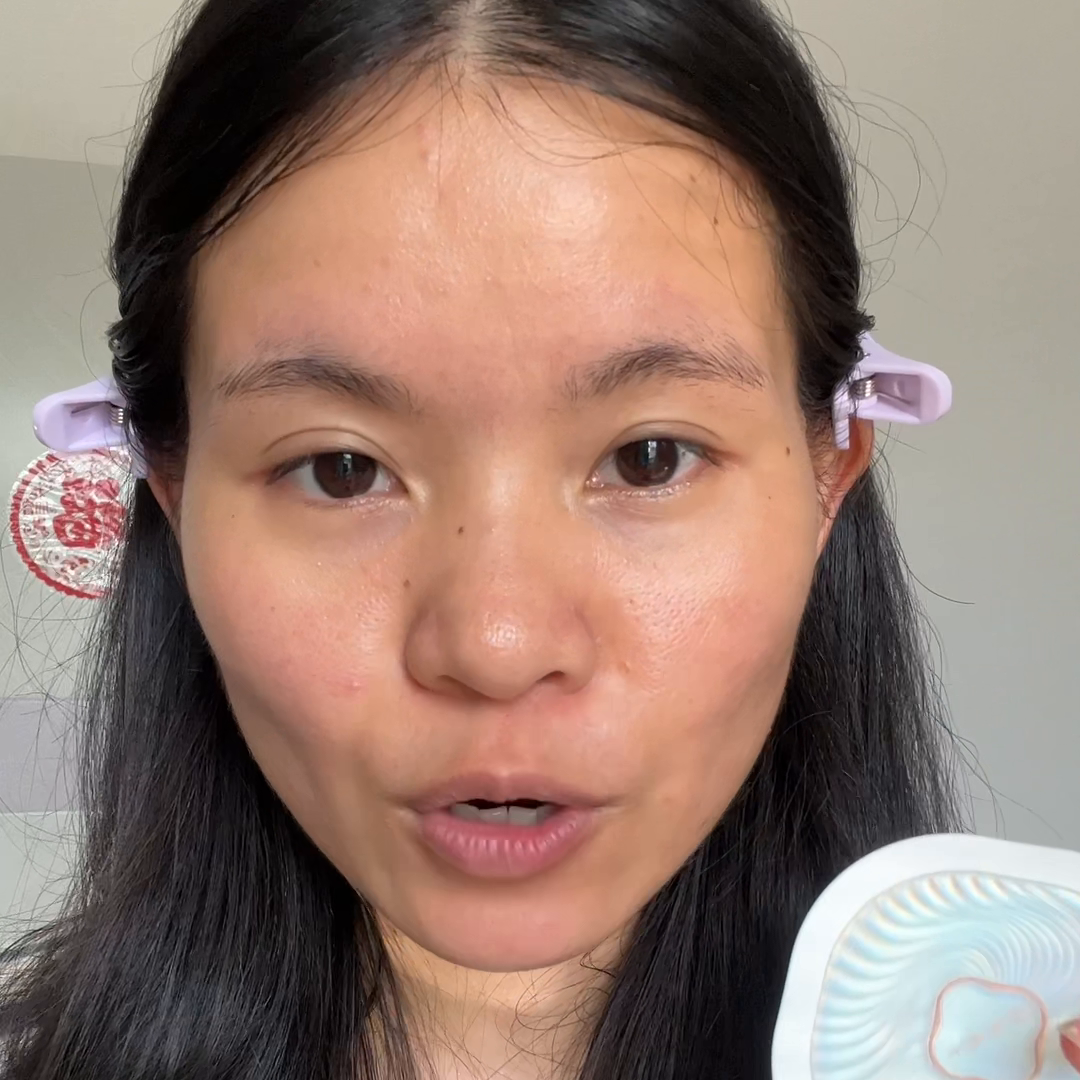 花西子气垫真的好用吗（回复 争议很大得花西子玉养气垫测评从新来了。看来还是听...）(图1)