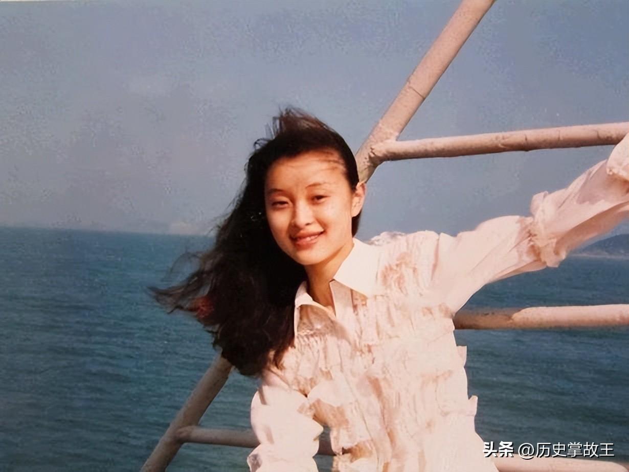 吴越个人资料（51岁吴越：离开陈建斌18年，坚持嫁给自己，如今与父亲相依为命）(图6)