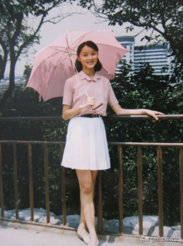 吴越个人资料（51岁吴越：离开陈建斌18年，坚持嫁给自己，如今与父亲相依为命）(图27)